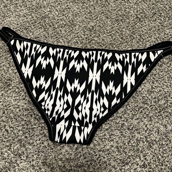 Victoria’s Secret Bikini Bottoms Aztec Black White - L - Picture 2 of 5